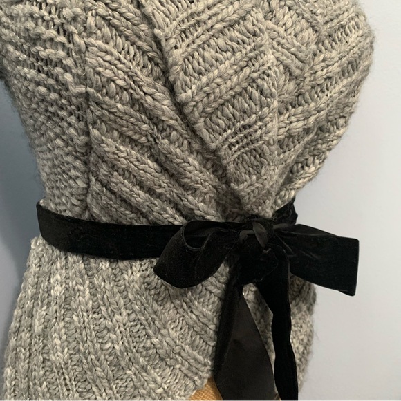 Decree Sweater - Picture 4 of 11